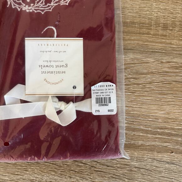 Pottery Barn Holiday Towels Tassels Merry Christmas Embroidered Monogram C NWTT - Picture 6 of 6